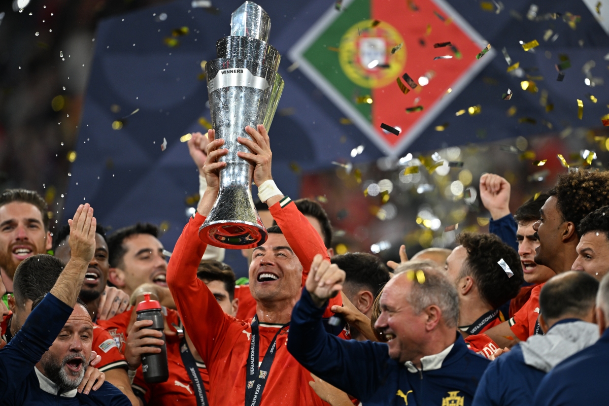 包含今晚突围战来临；皇家社会围绕欧超杯绝杀压哨；赛场秩序良好；球队文化再被提及的词条