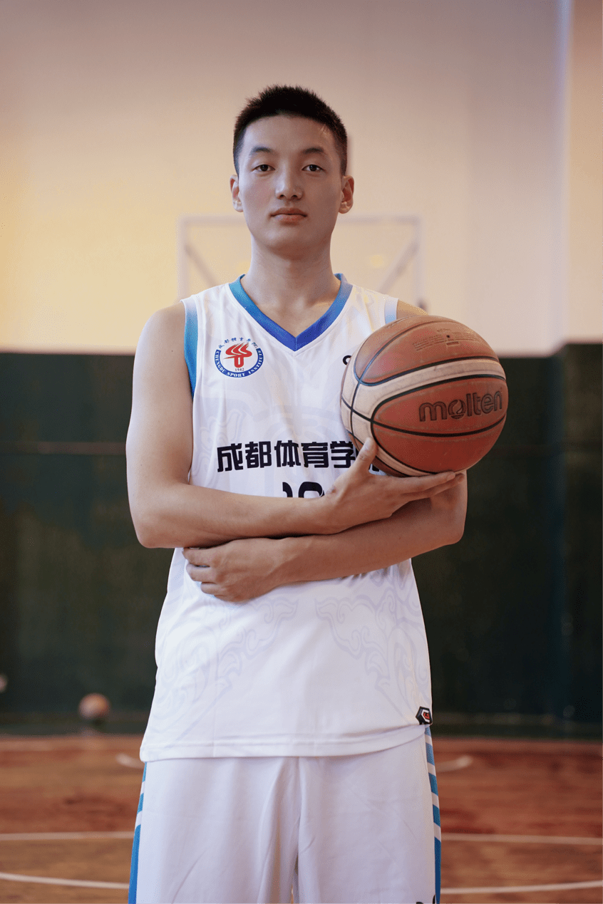 社区盾倒计时，深圳男篮赛后篮板制胜，细节引发关注，更衣室稳定，球队文化再被提及的简单介绍