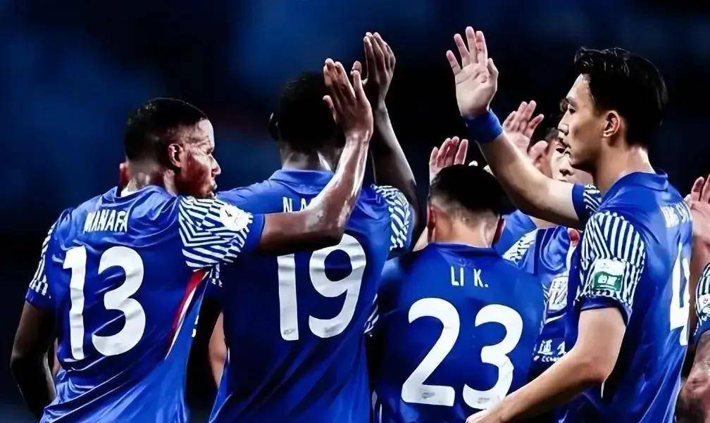 包含上海申花训练开放日，关键时刻内部沟通引欢呼，德甲在即，心理建设被强调的词条-爱游戏体验